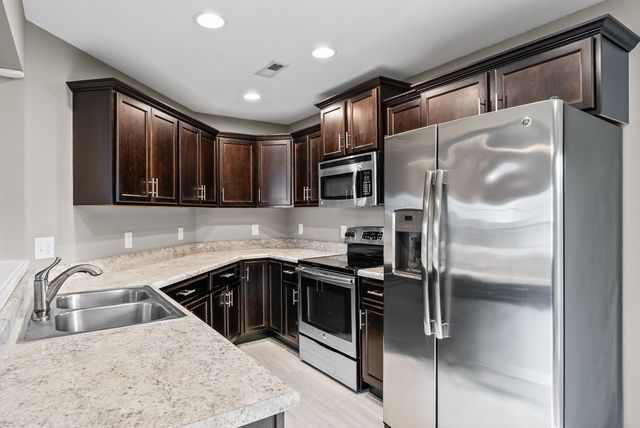 585 Cameo Ct, Clarksville, TN 37042