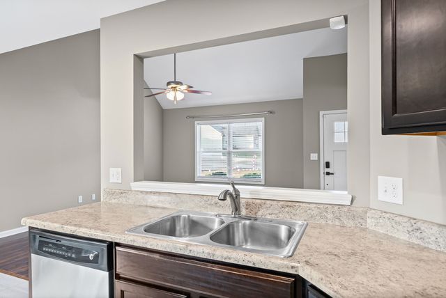 585 Cameo Ct, Clarksville, TN 37042