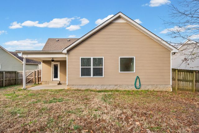 585 Cameo Ct, Clarksville, TN 37042