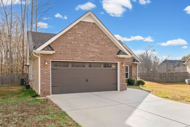 585 Cameo Ct, Clarksville, TN 37042