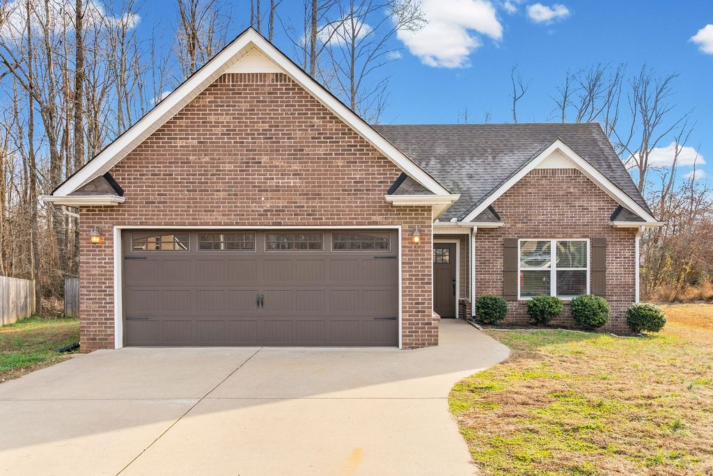 585 Cameo Ct, Clarksville, TN 37042