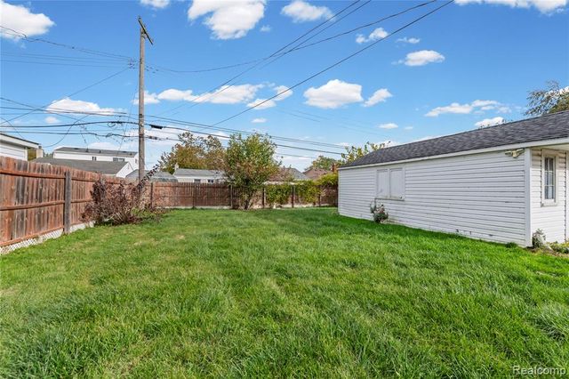 24894 Johnston Avenue, Eastpointe, MI 48021