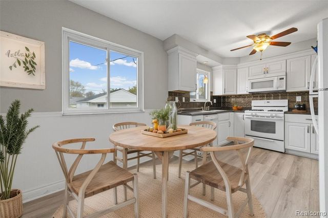 24894 Johnston Avenue, Eastpointe, MI 48021