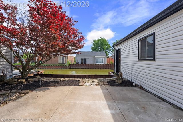 22502 Beach Street, St. Clair Shores, MI 48081