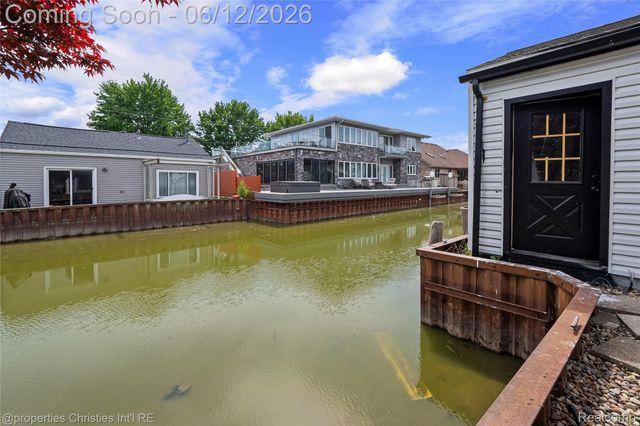 22502 Beach Street, St. Clair Shores, MI 48081