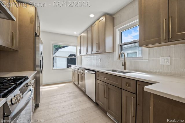 22502 Beach Street, St. Clair Shores, MI 48081