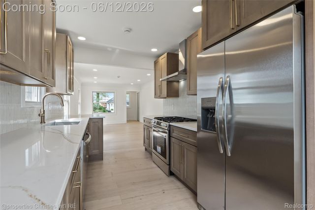22502 Beach Street, St. Clair Shores, MI 48081
