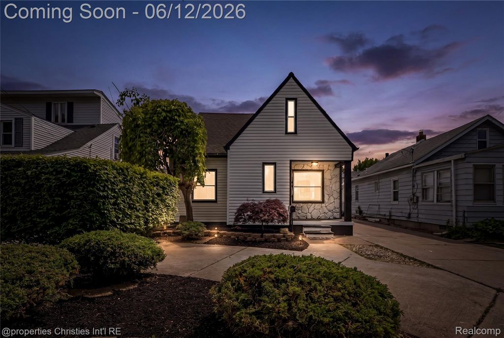 22502 Beach Street, St. Clair Shores, MI 48081
