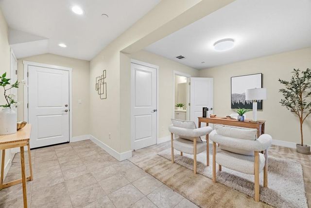 2065 San Luis Avenue, Mountain View, CA 94043
