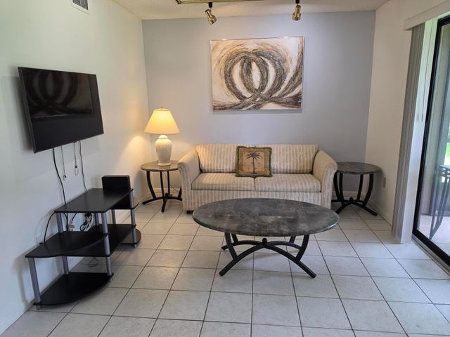 9895 N BELFORT Circle 110, Tamarac, FL 33321
