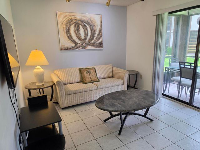9895 N BELFORT Circle 110, Tamarac, FL 33321