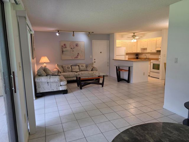 9895 N BELFORT Circle 110, Tamarac, FL 33321