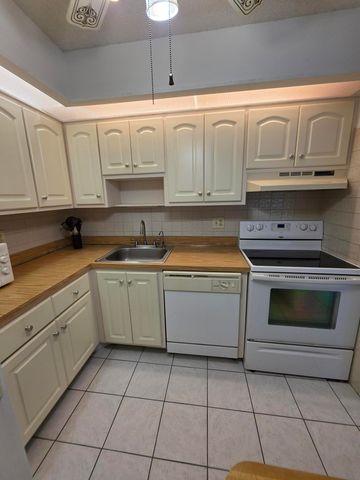 9895 N BELFORT Circle 110, Tamarac, FL 33321