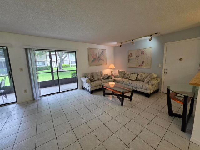 9895 N BELFORT Circle 110, Tamarac, FL 33321