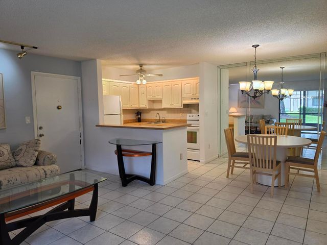 9895 N BELFORT Circle 110, Tamarac, FL 33321