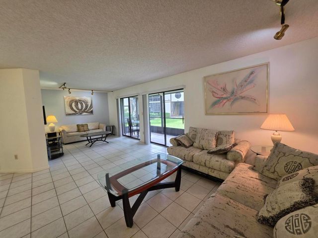 9895 N BELFORT Circle 110, Tamarac, FL 33321