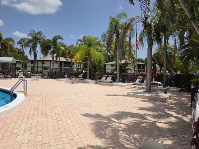 9895 N BELFORT Circle 110, Tamarac, FL 33321