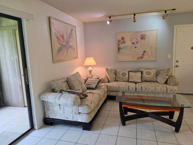 9895 N BELFORT Circle 110, Tamarac, FL 33321