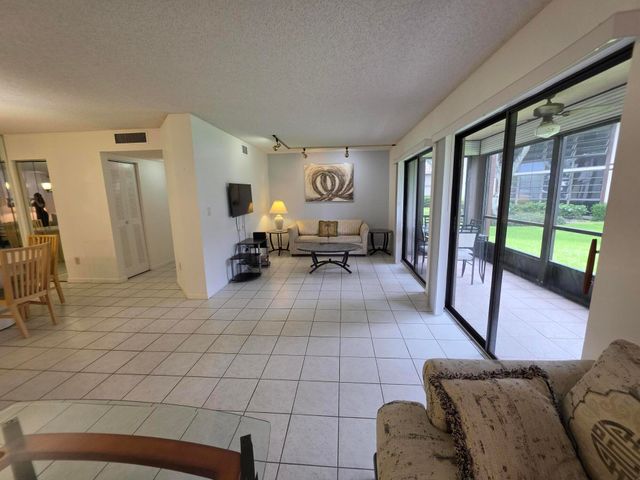 9895 N BELFORT Circle 110, Tamarac, FL 33321