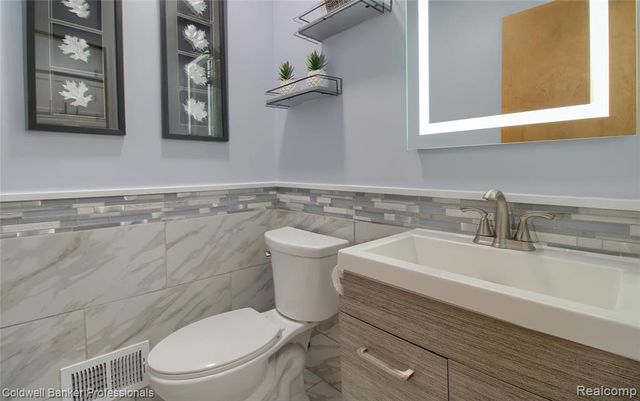 37734 Pickford Drive, Livonia, MI 48152