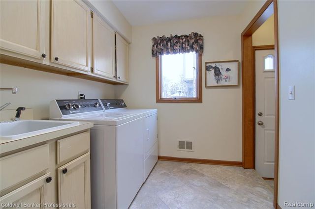 37734 Pickford Drive, Livonia, MI 48152