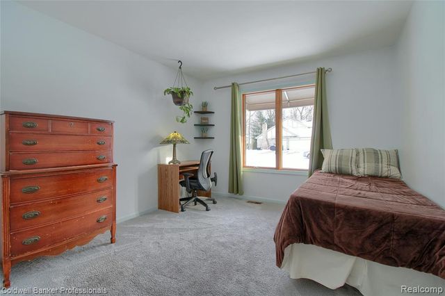 37734 Pickford Drive, Livonia, MI 48152