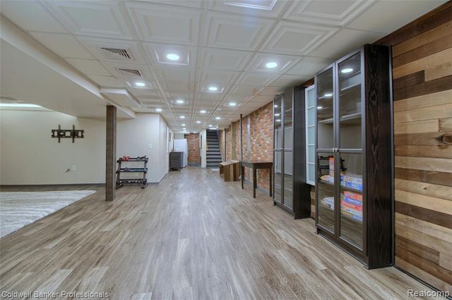 37734 Pickford Drive, Livonia, MI 48152