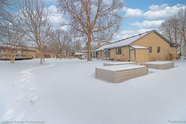 37734 Pickford Drive, Livonia, MI 48152