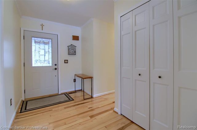 37734 Pickford Drive, Livonia, MI 48152