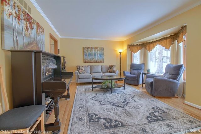 37734 Pickford Drive, Livonia, MI 48152