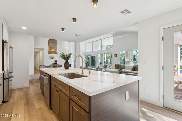 8731 E SAN FELIPE Drive, Scottsdale, AZ 85258