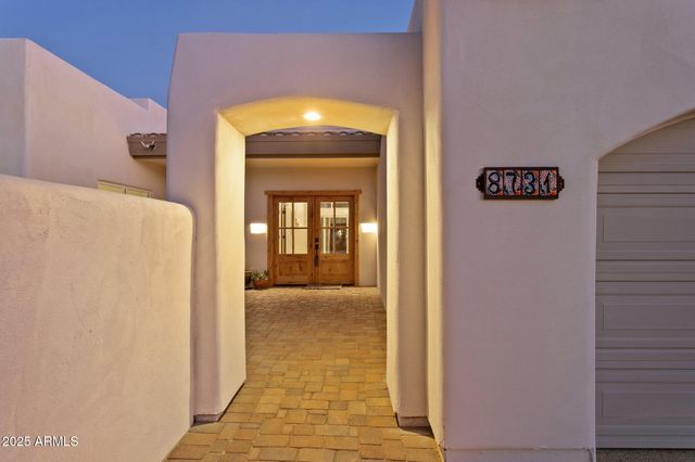 8731 E SAN FELIPE Drive, Scottsdale, AZ 85258