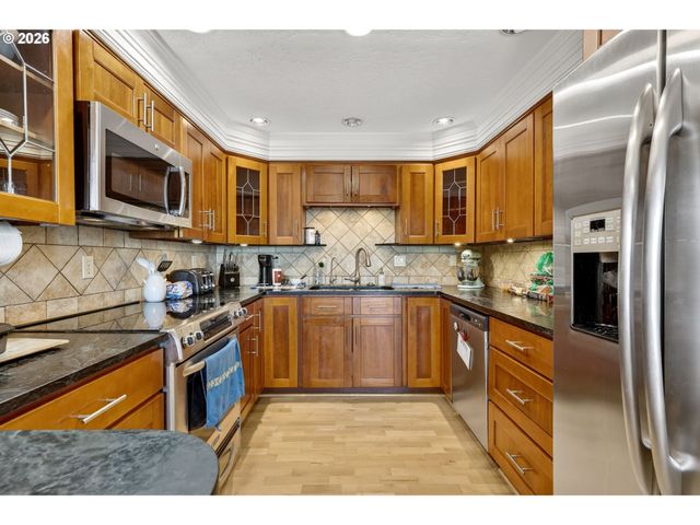 2088 OAK St, West Linn, OR 97068