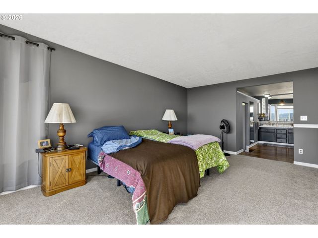 2088 OAK St, West Linn, OR 97068