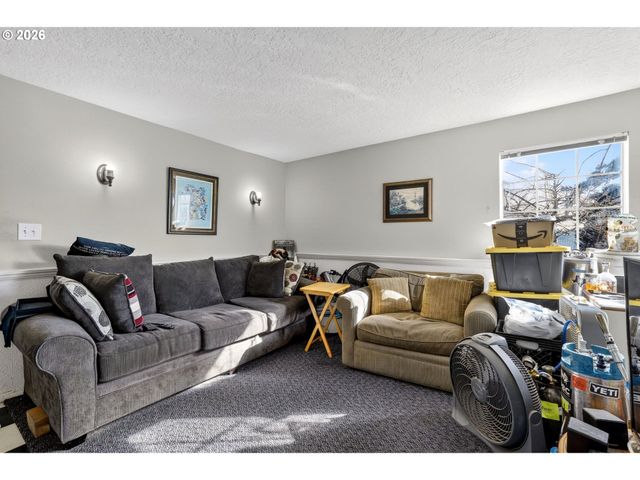 2088 OAK St, West Linn, OR 97068