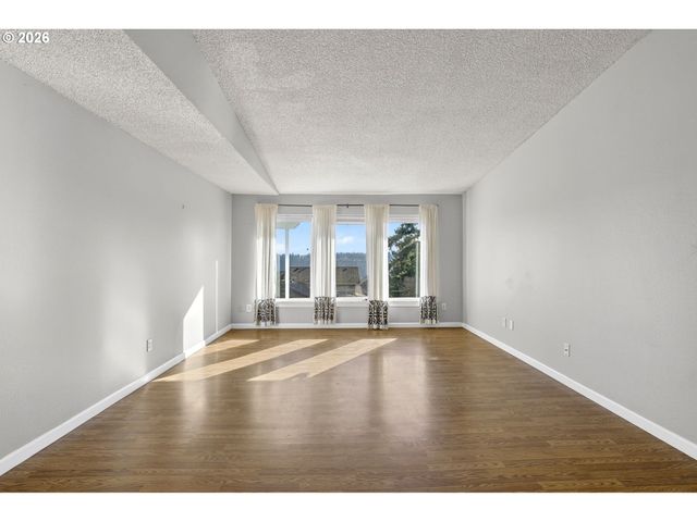 2088 OAK St, West Linn, OR 97068