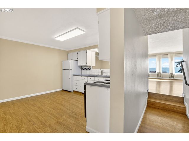 2088 OAK St, West Linn, OR 97068