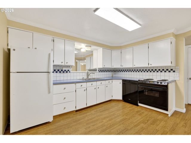 2088 OAK St, West Linn, OR 97068