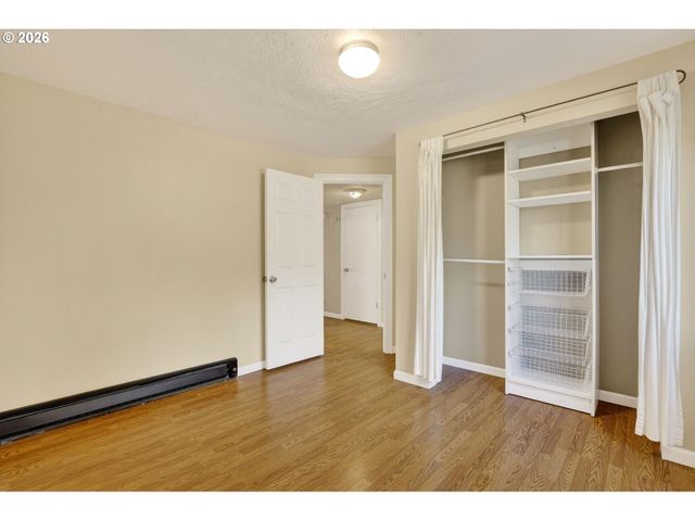 2088 OAK St, West Linn, OR 97068