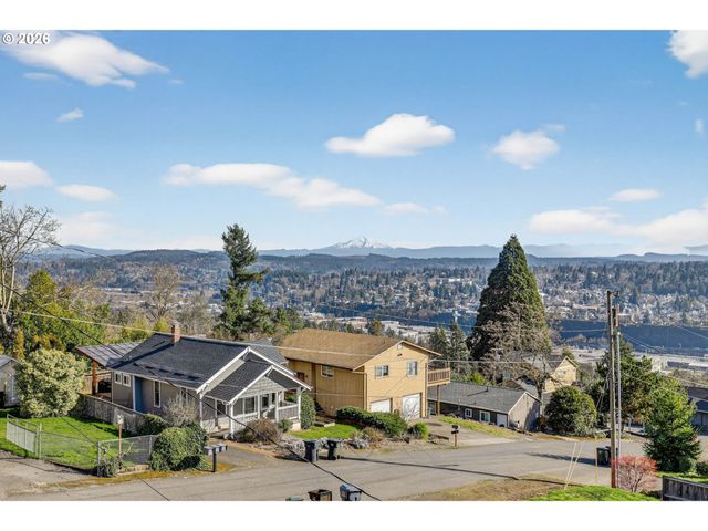 2088 OAK St, West Linn, OR 97068