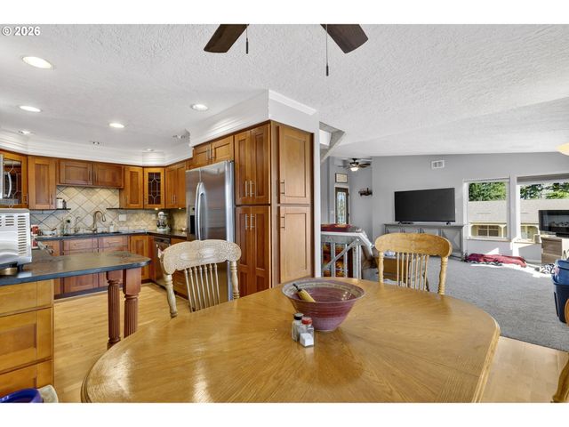 2088 OAK St, West Linn, OR 97068