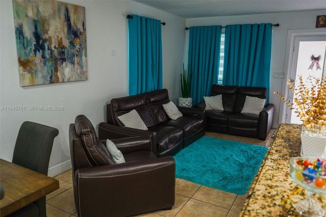 1190 W 33rd St, Hialeah, FL 33012