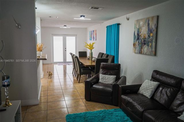 1190 W 33rd St, Hialeah, FL 33012