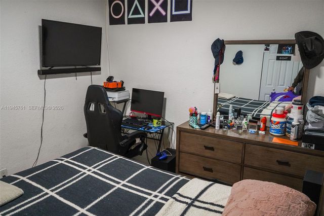 1190 W 33rd St, Hialeah, FL 33012