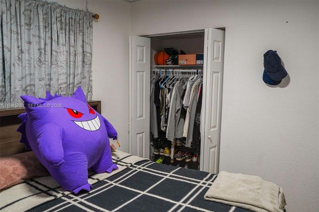 1190 W 33rd St, Hialeah, FL 33012