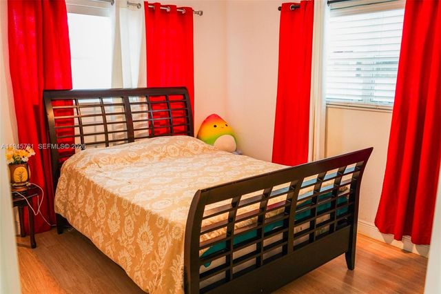 1190 W 33rd St, Hialeah, FL 33012