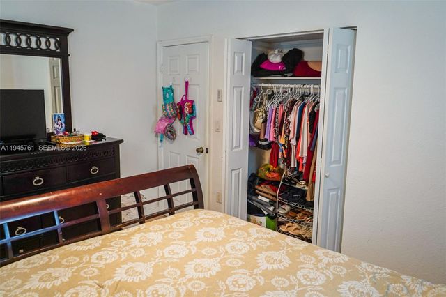 1190 W 33rd St, Hialeah, FL 33012