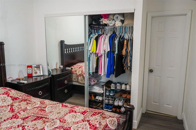 1190 W 33rd St, Hialeah, FL 33012