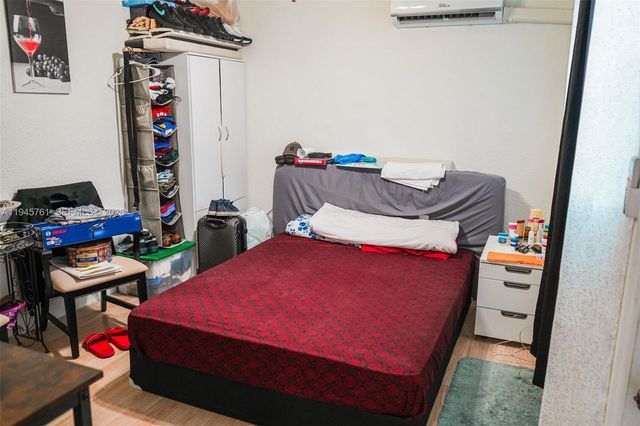 1190 W 33rd St, Hialeah, FL 33012