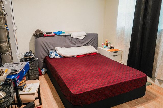 1190 W 33rd St, Hialeah, FL 33012